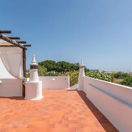 Apartment 2bdr Retreat W Pool In By Lovelystay