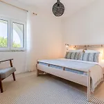 Apartmán 2bdr Retreat W Pool In By Lovelystay Porches (Algarve)